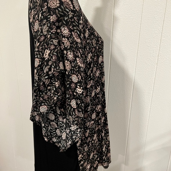 Maurices plus black flower flutter sleeve top - Picture 2 of 8